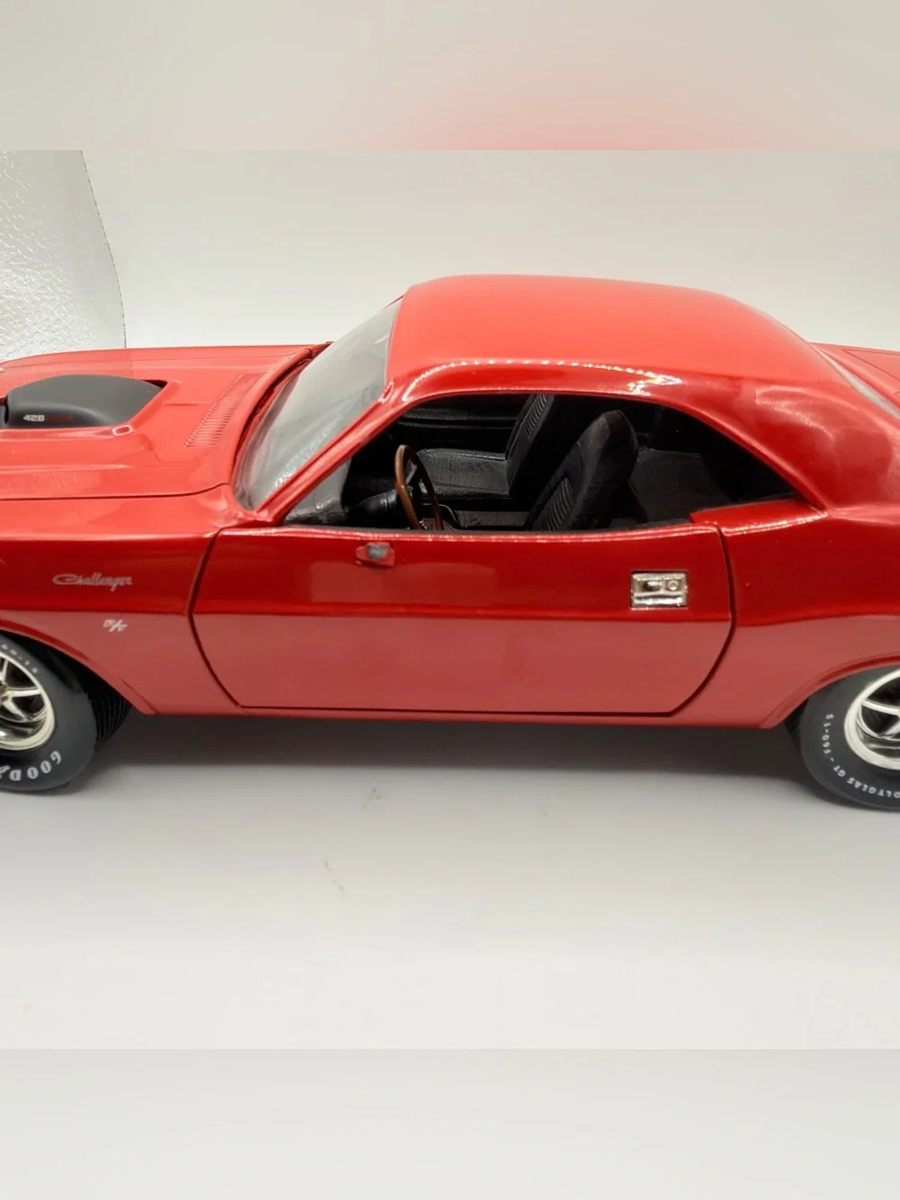 10A ERTL American Muscle - 1970 DODGE CHALLENGER R/T HEMI Red 1/18 Loose No Box